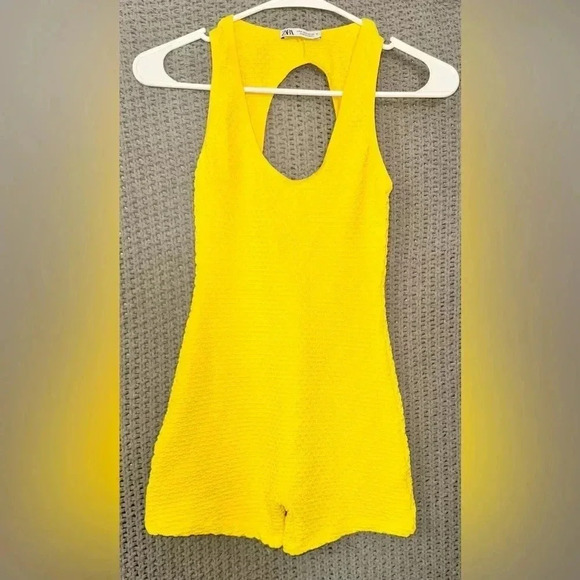 Zara Cut Out Textured Yellow Jumpsuit Playsuit Romper Ruched Size Small - Picture 1 of 5